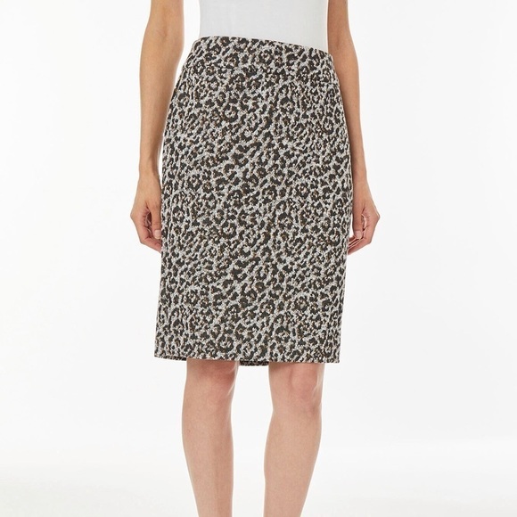 Kasper Size Small Cheetah Print Pull-On Stretch Pencil Skirt. New With Tags. - Picture 2 of 7